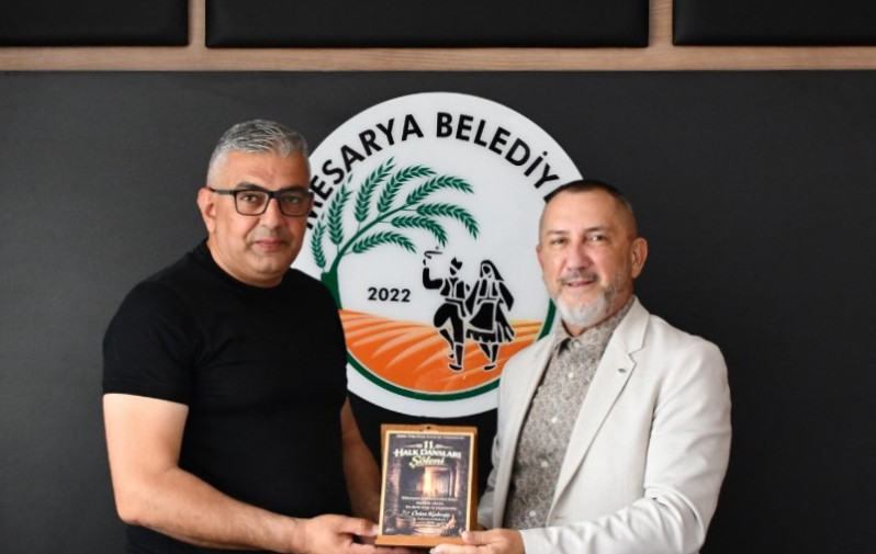 K&uuml;lt&uuml;rel Mirasa G&uuml;&ccedil; Birliği: Mesarya Belediye Başkanı Ahmet Latif&rsquo;e Teşekk&uuml;r Plaketi